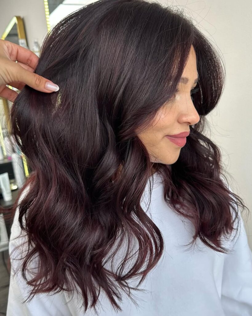 15 Dark Hair Color Ideas That Instantly Make You Look Expensive (Seriously, They’re That Good) 8 Deep Burgundy