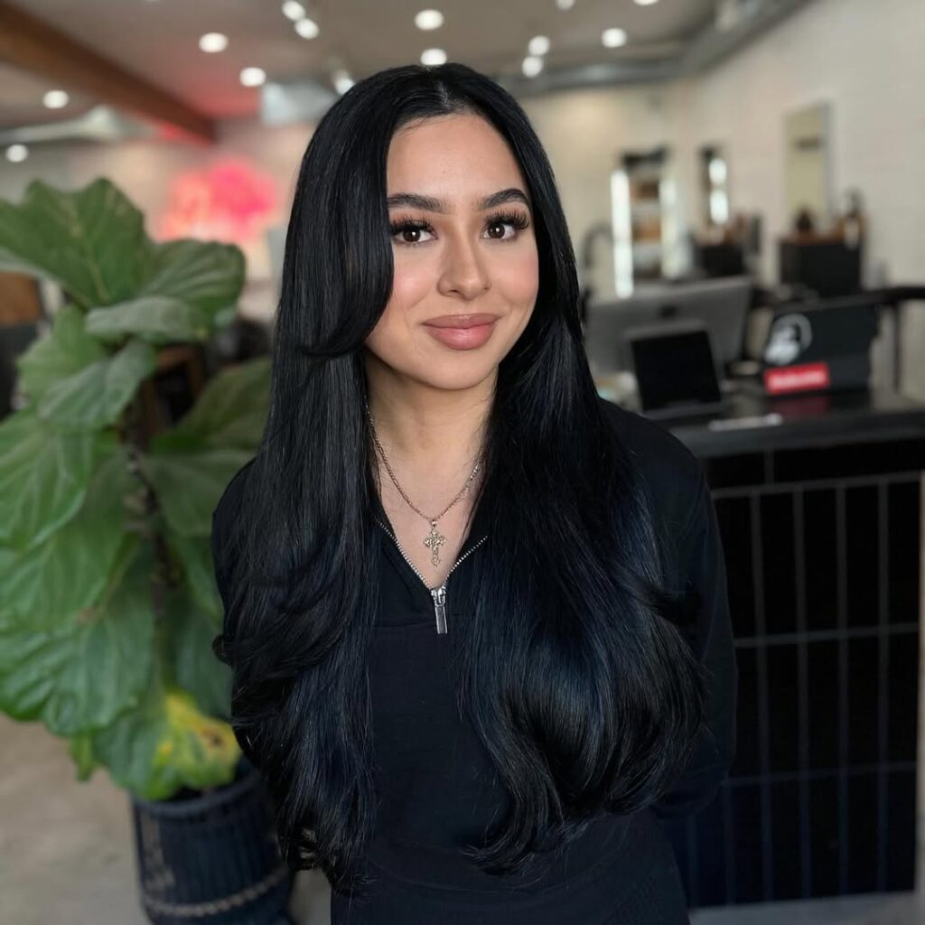 15 Dark Hair Color Ideas That Instantly Make You Look Expensive (Seriously, They’re That Good) 9 Jet Black