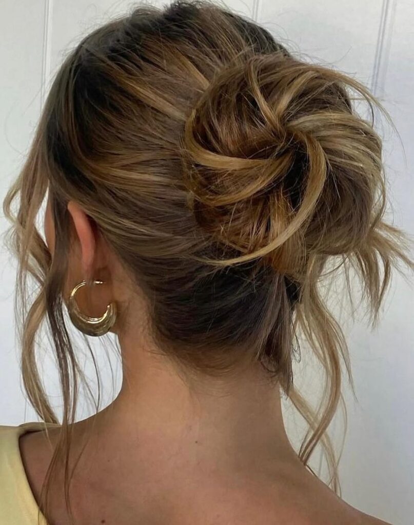 14 New Cute Haircuts Ideas for 2026 You’ll Want Before Everyone Else Does 12 Messy Bun-Ready Mid-Length Cut
