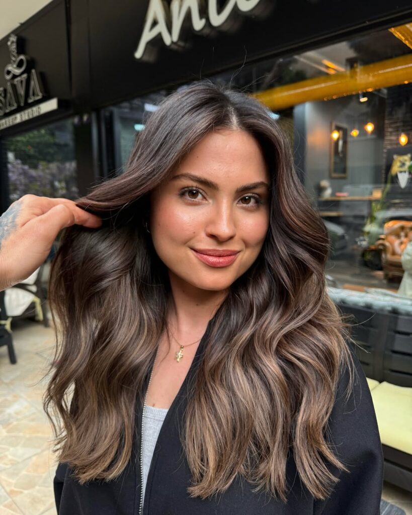 15 Dark Hair Color Ideas That Instantly Make You Look Expensive (Seriously, They’re That Good) 7 Mocha Brown