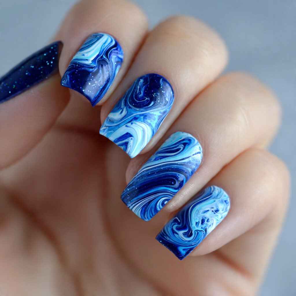 15 Dark Blue Nail Ideas That Look Expensive (But Are Totally Wearable Tomorrow) 15 Navy Blue Swirl Nails