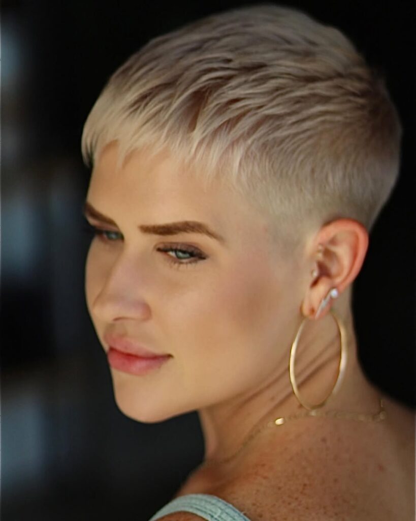 15 Effortless Spring Haircut Ideas 2026 That Instantly Fix Boring, Lifeless Hair 15 Short Crop with Grown-Out Roots