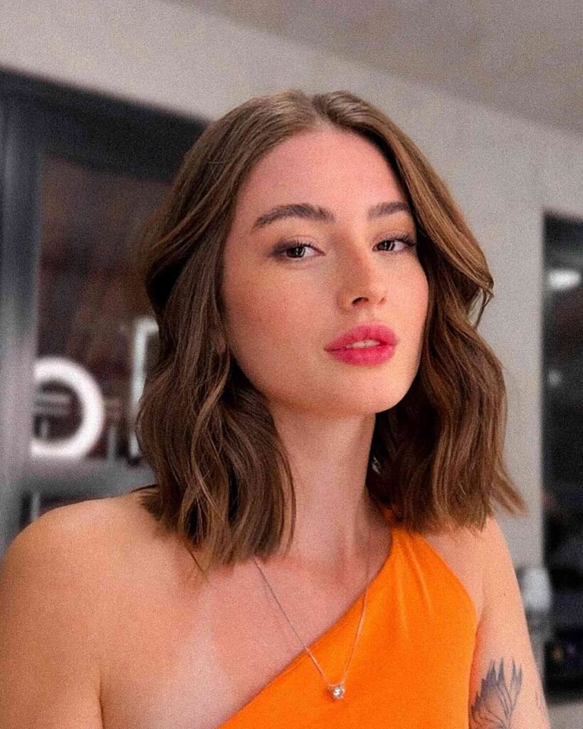 15 Effortless Spring Haircut Ideas 2026 That Instantly Fix Boring, Lifeless Hair 13 Wavy Collarbone Cut