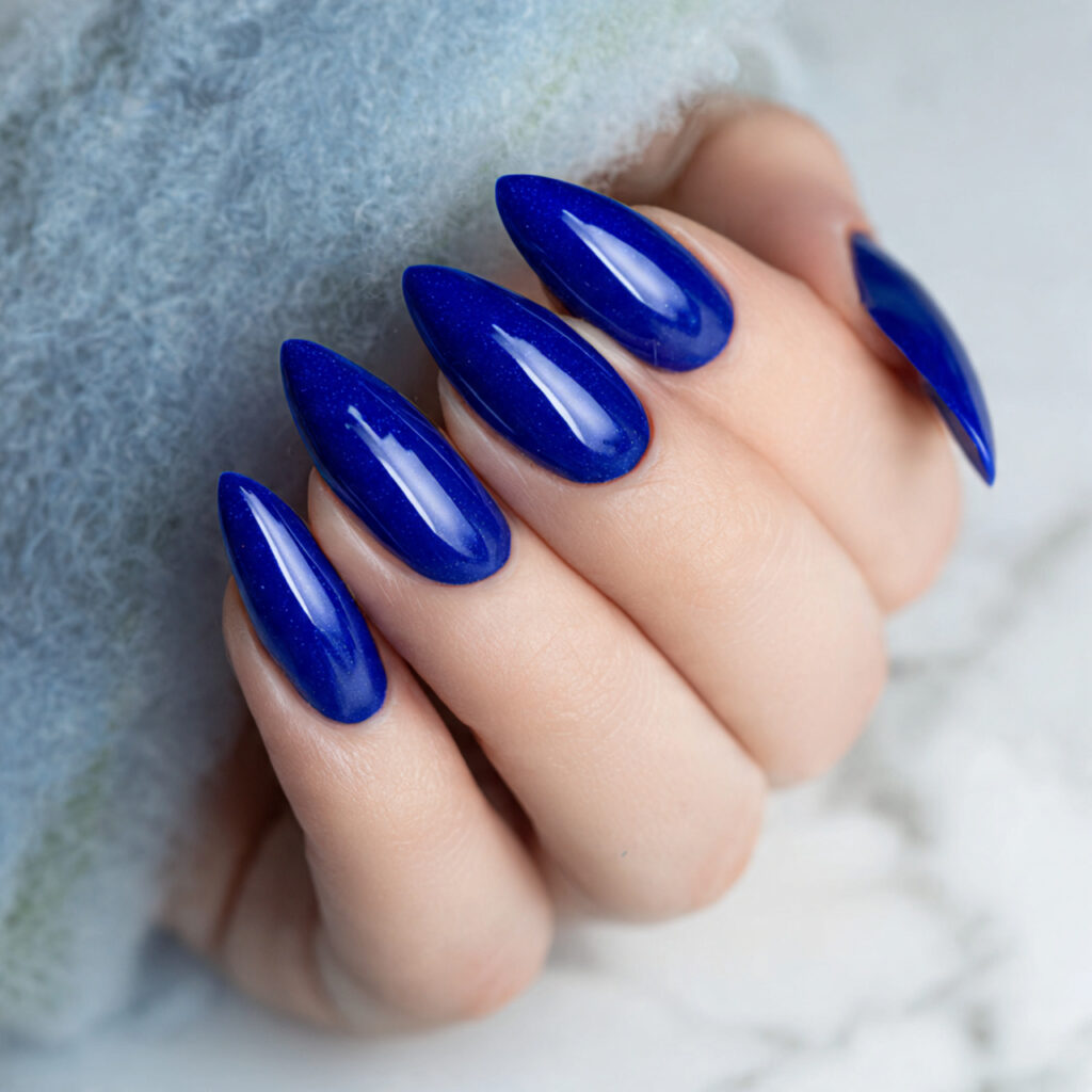 15 Royal Blue Nails That Instantly Elevate Your Style (And Yes, You Can Totally Wear Them Tomorrow) 2 classic glossy royal blue nails