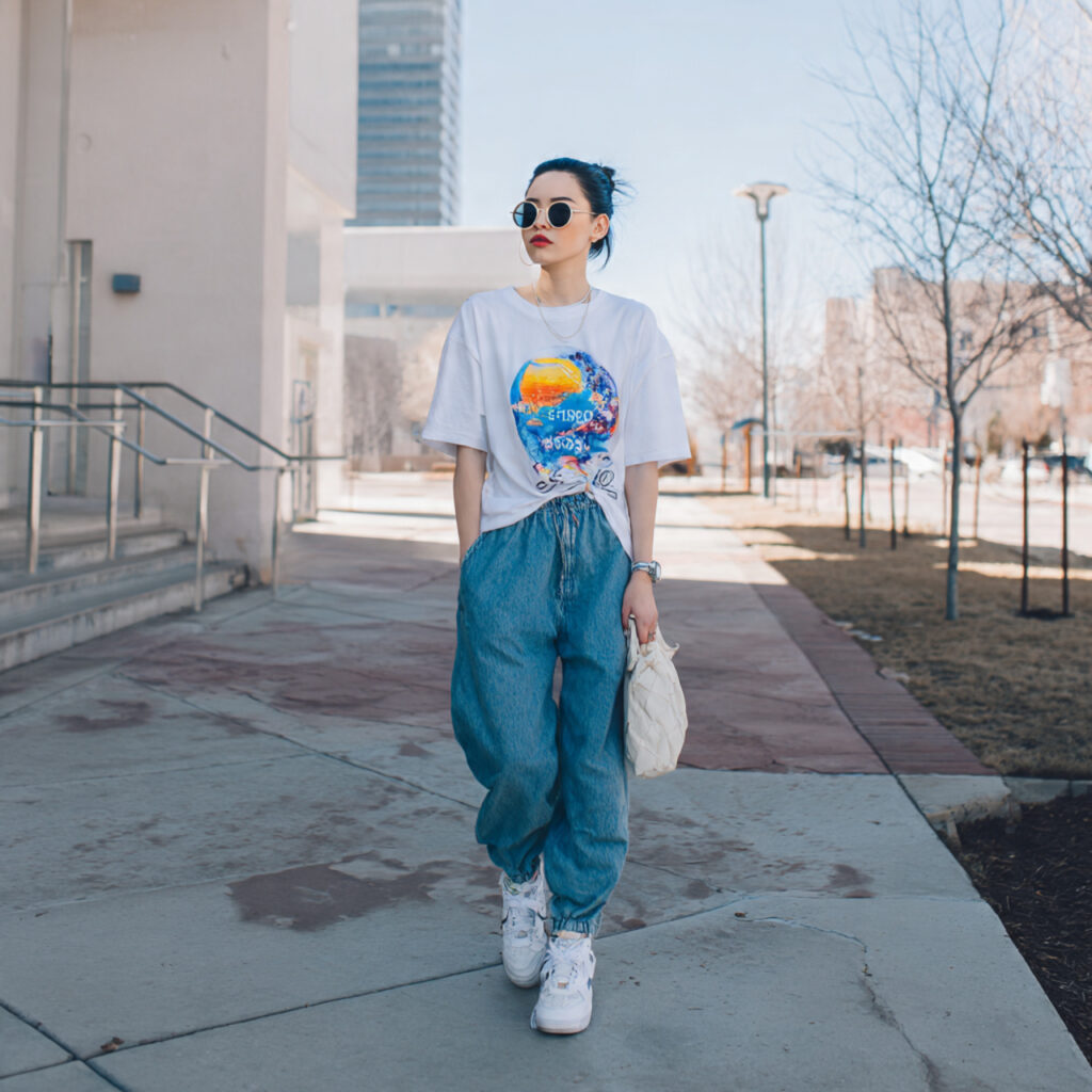 14 Outfit Ideas for School That Make Getting Dressed at 7 AM Way Easier (and Actually Stylish) 2 graphic tee baggy jeans for school outfits