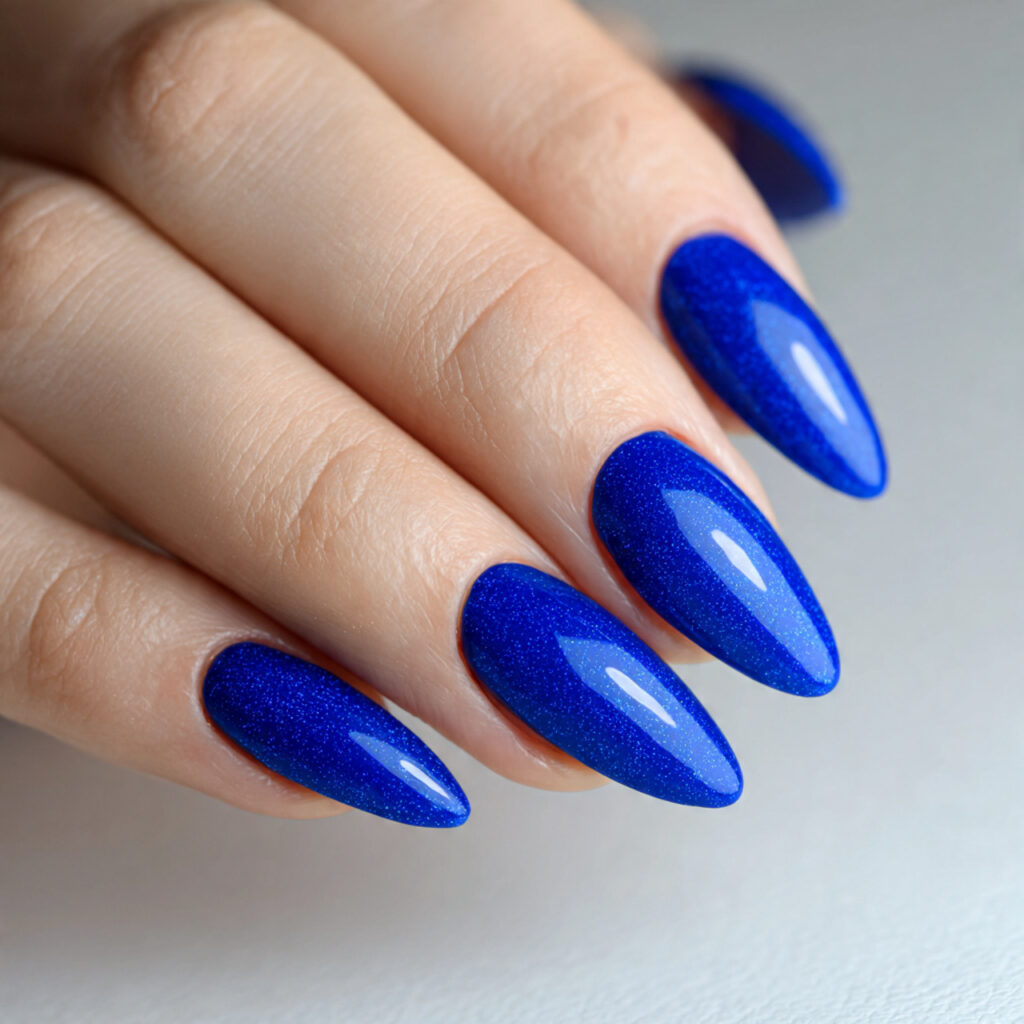 15 Royal Blue Nails That Instantly Elevate Your Style (And Yes, You Can Totally Wear Them Tomorrow) 5 royal blue almond nails
