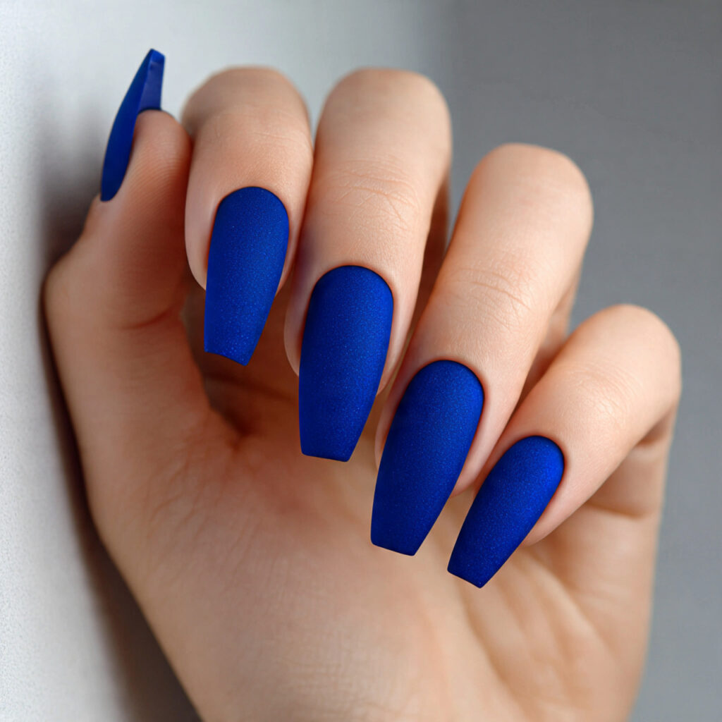 15 Royal Blue Nails That Instantly Elevate Your Style (And Yes, You Can Totally Wear Them Tomorrow) 7 royal blue matte nails