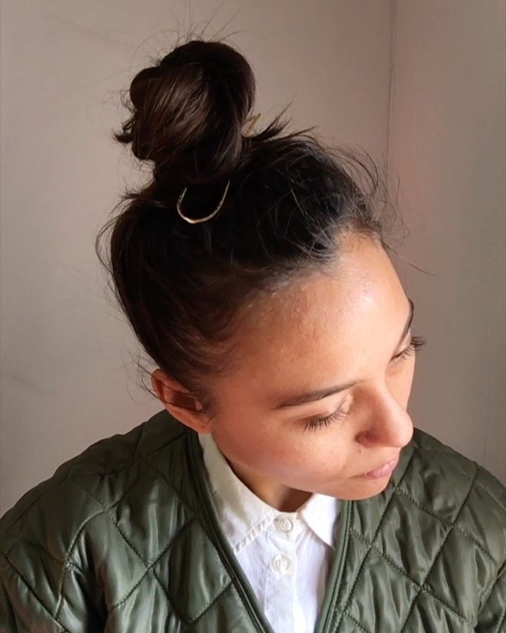16 Protective Hairstyles for Natural Hair That Will Elevate Your Look – Effortlessly Chic! 13 The Classic Top Knot