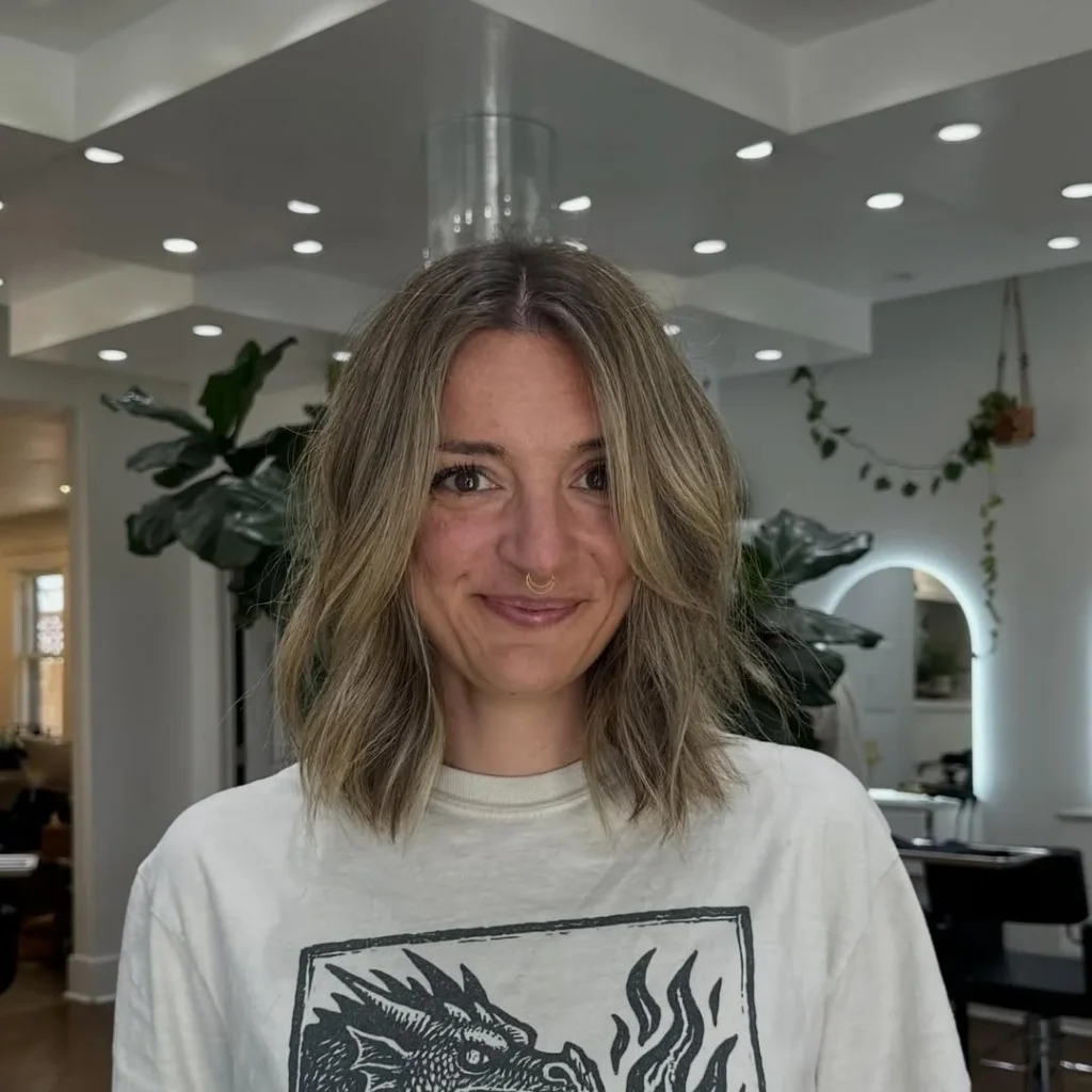 16 Short Brunette Hair Ideas That Look Chic, Fresh, and Seriously Expensive 15 Chin Length Brunette Bob