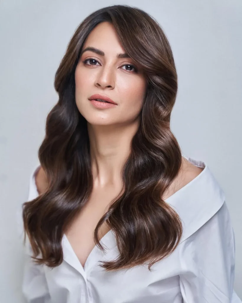 15 Mocha Hair Color Ideas That Look Expensive Without Screaming “I Spent My Whole Paycheck” 2 Classic Mocha Brown Hair