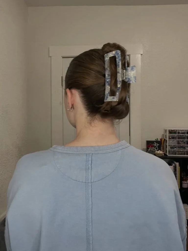 15 Concert Hairstyle Ideas That Look Cute, Last All Night, and Survive the Encore 9 Claw Clip Twist
