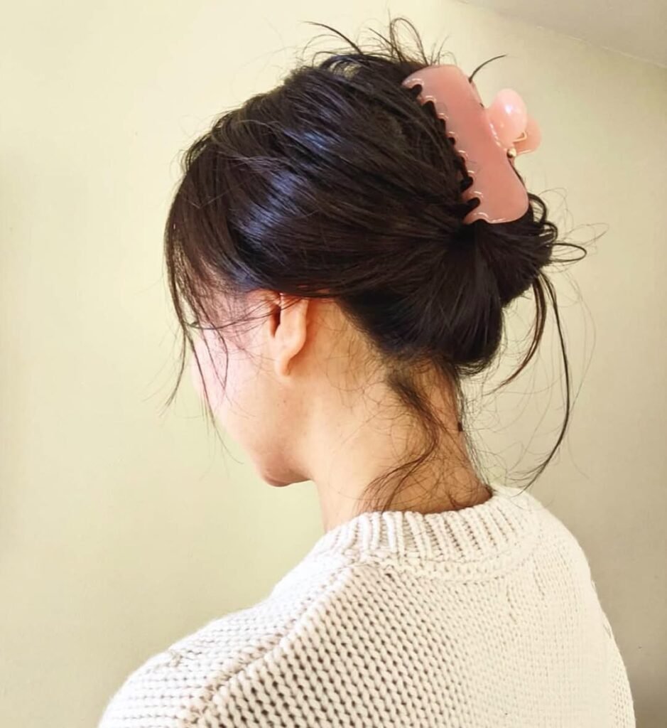 12 Cute School Hairstyles Ideas That’ll Make Mornings Way Easier (And Way More Stylish) 8 Claw Clip Twist