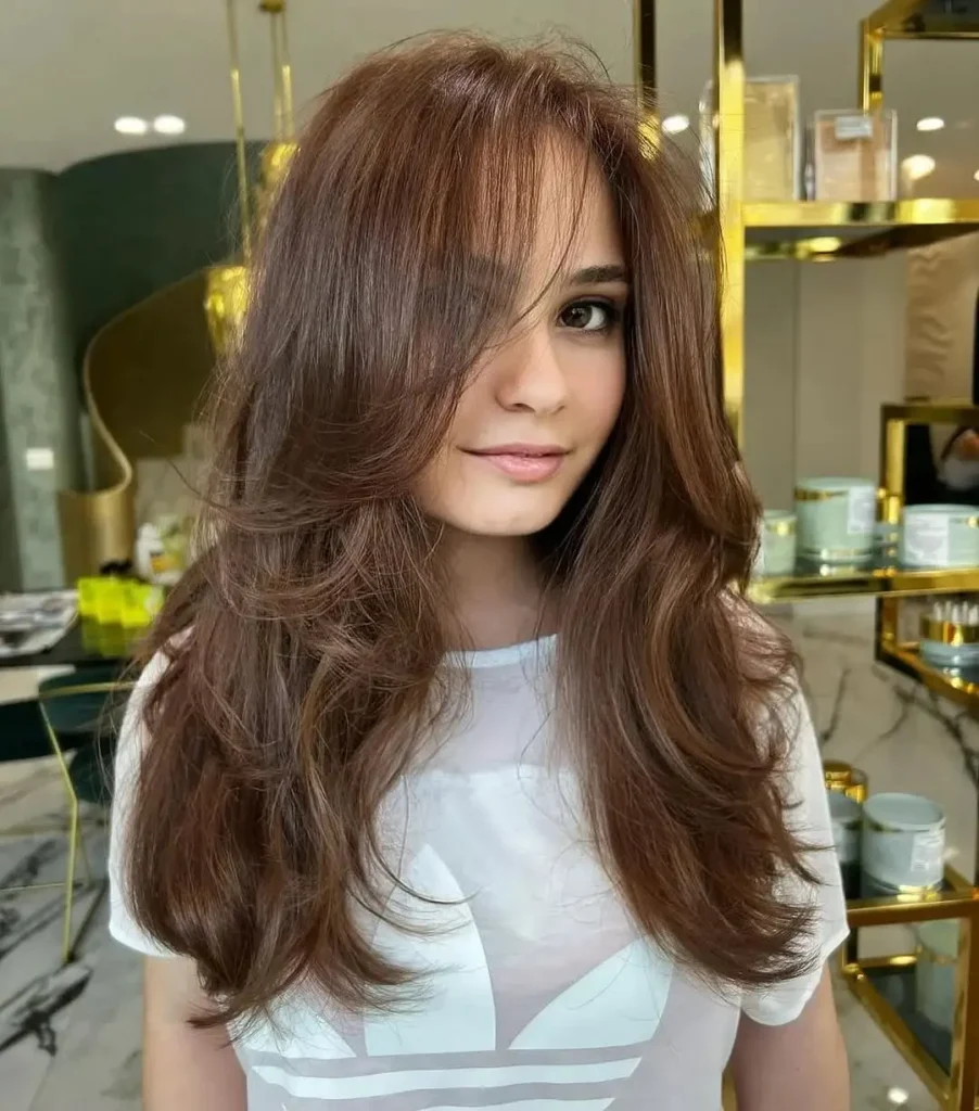 15 Round Face Hairstyles Ideas That Make Your Features Look Extra Chic 3 Curtain Bangs With Soft Waves