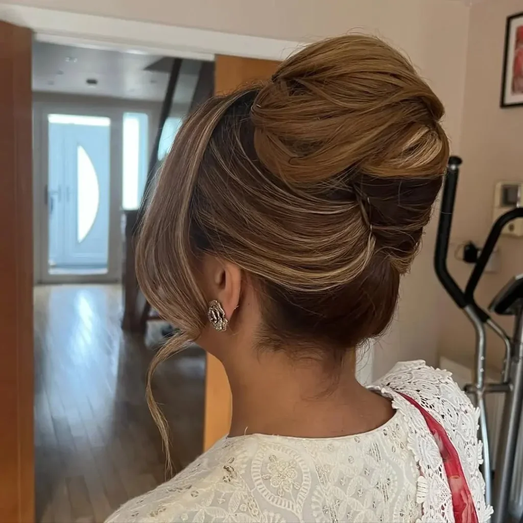 16 Easy Short Hair Updos That Look Fancy but Take Basically Zero Effort 10 French Twist Inspired Short Updo