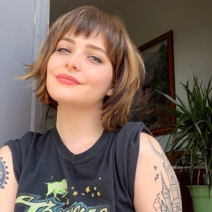 16 Short Brunette Hair Ideas That Look Chic, Fresh, and Seriously Expensive 2 Glossy Brunette French Bob