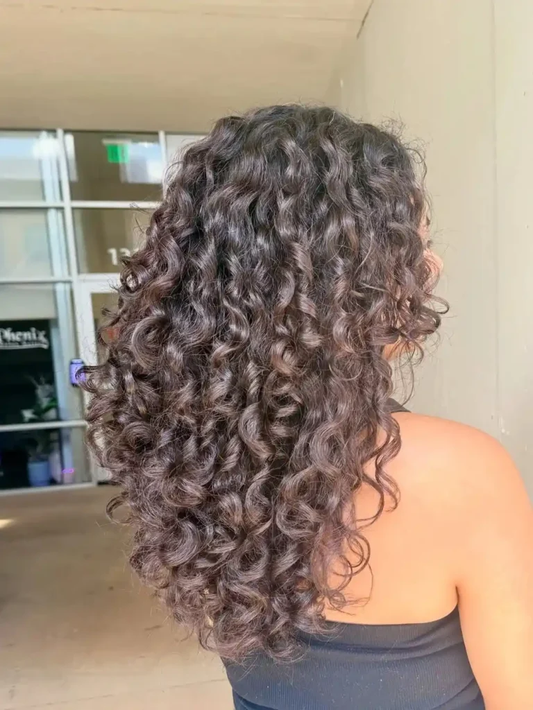 15 Round Face Hairstyles Ideas That Make Your Features Look Extra Chic 13 Layered Curls