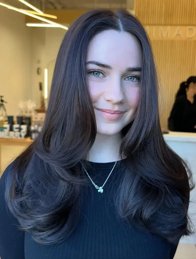 15 Round Face Hairstyles Ideas That Make Your Features Look Extra Chic 2 Long Face Framing Layers