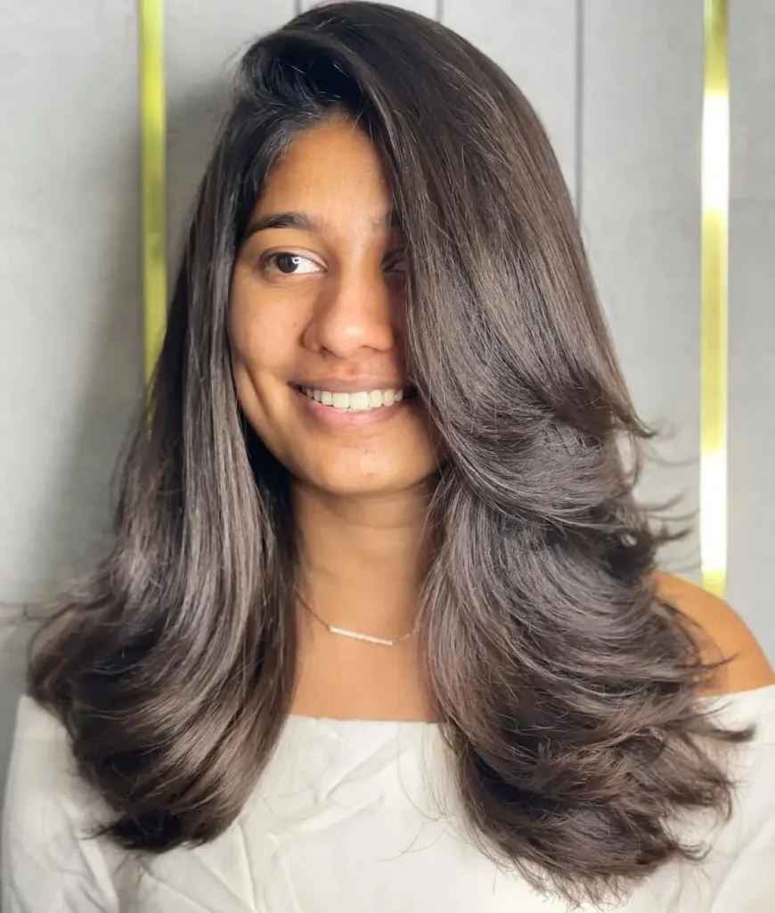 15 Round Face Hairstyles Ideas That Make Your Features Look Extra Chic 14 Side Swept Bangs