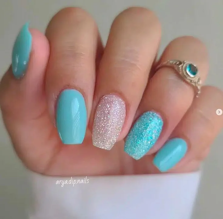16 Tiffany Blue Nails That Look Expensive Without Even Trying 7 Tiffany Blue Glitter Accent Nails