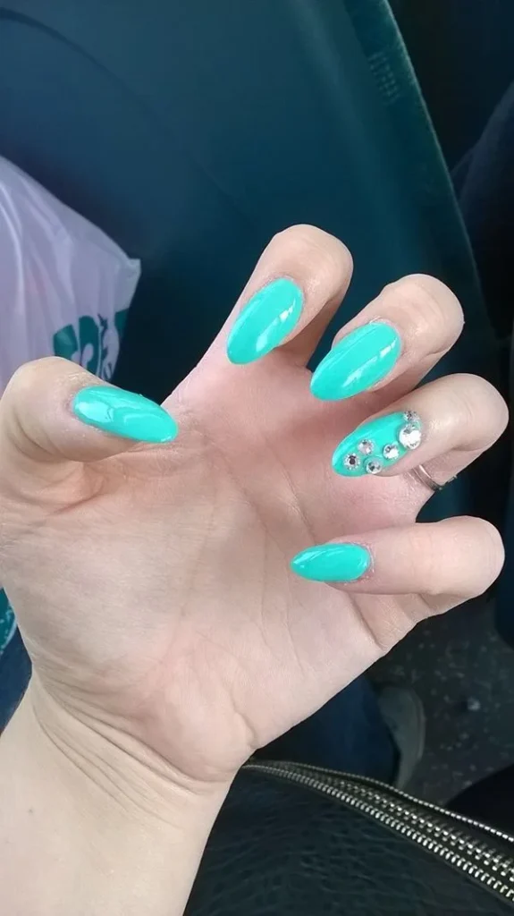 16 Tiffany Blue Nails That Look Expensive Without Even Trying 10 Tiffany Blue Nails with Rhinestones