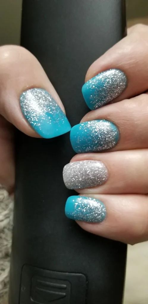 16 Tiffany Blue Nails That Look Expensive Without Even Trying 13 Tiffany Blue Nails with Silver Lines
