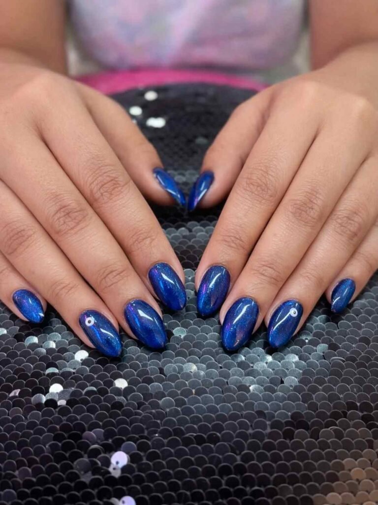 16 Blue Cat Eye Nails That Are So Stunning, You’ll Keep “Accidentally” Showing Your Hands All Day 6 Blue Cat Eye Nails