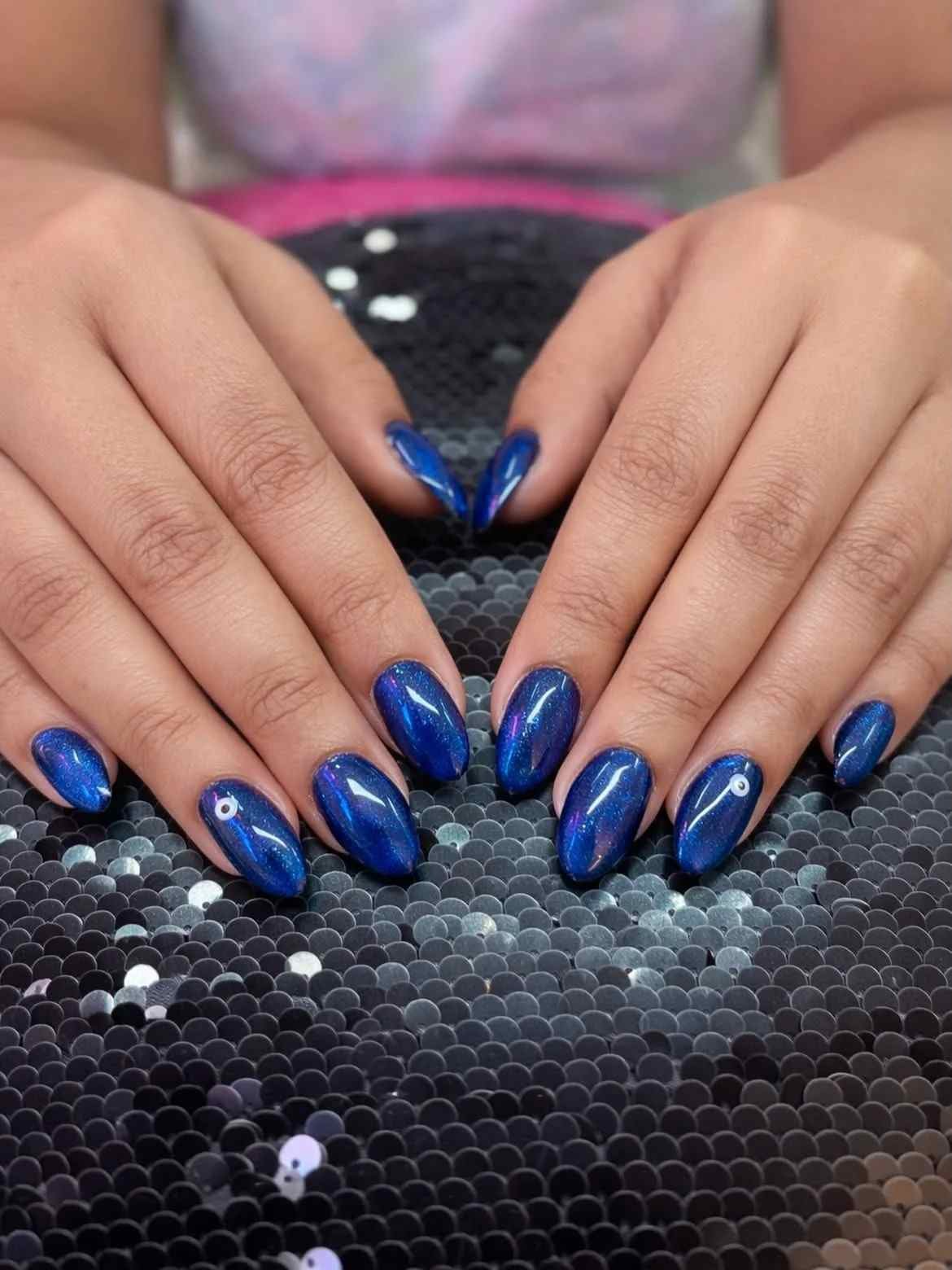 16 Blue Cat Eye Nails That Are So Stunning, You’ll Keep “Accidentally” Showing Your Hands All Day 18 Blue Cat Eye Nails