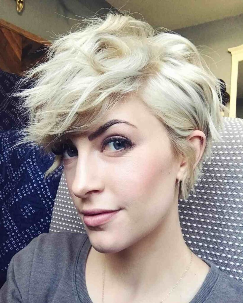 17 Short Hair Brides That Look Chic, Fresh, and Totally Wedding-Ready 16 Curled Pixie With Side Clip