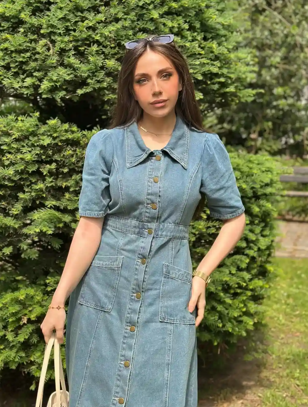 16 Denim Dress Outfit Ideas That Make Getting Dressed Look Effortlessly Cool 21 16 Denim Dress Outfit Ideas That Make Getting Dressed Look Effortlessly Cool