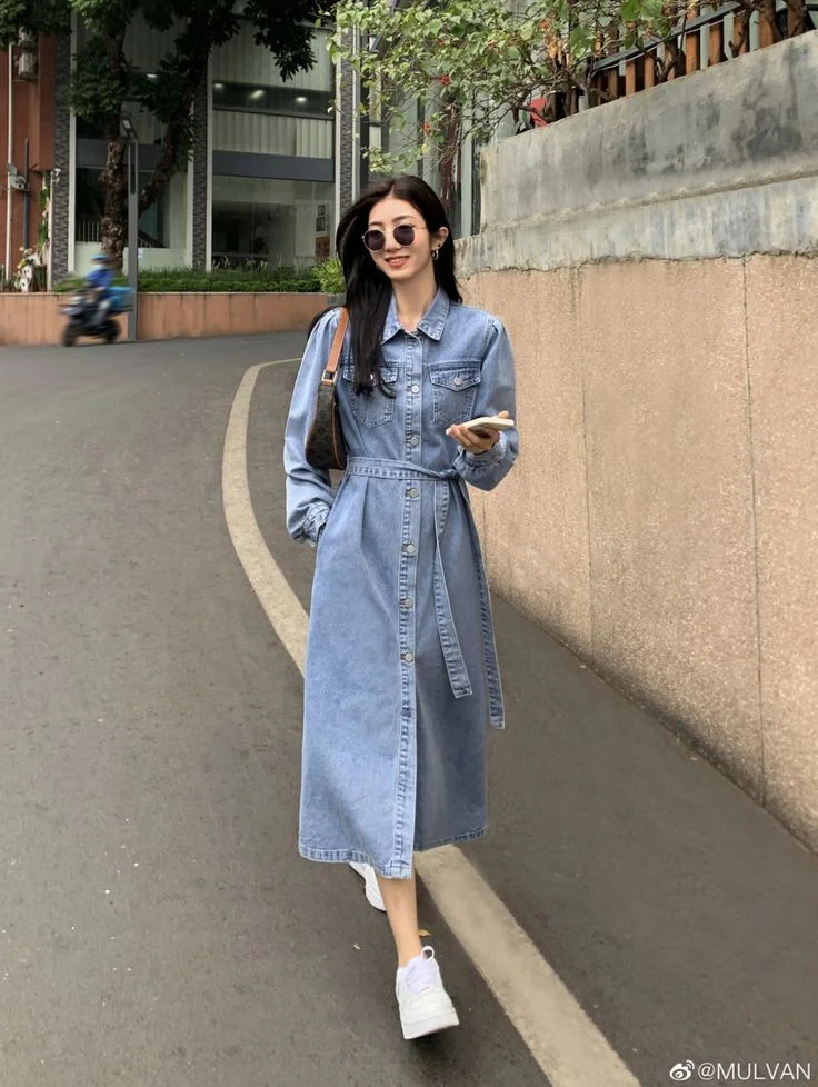 16 Denim Dress Outfit Ideas That Make Getting Dressed Look Effortlessly Cool 2 Denim Shirt Dress with White Sneakers