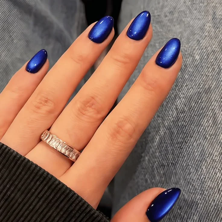 Holographic Blue Cat Eye Nails