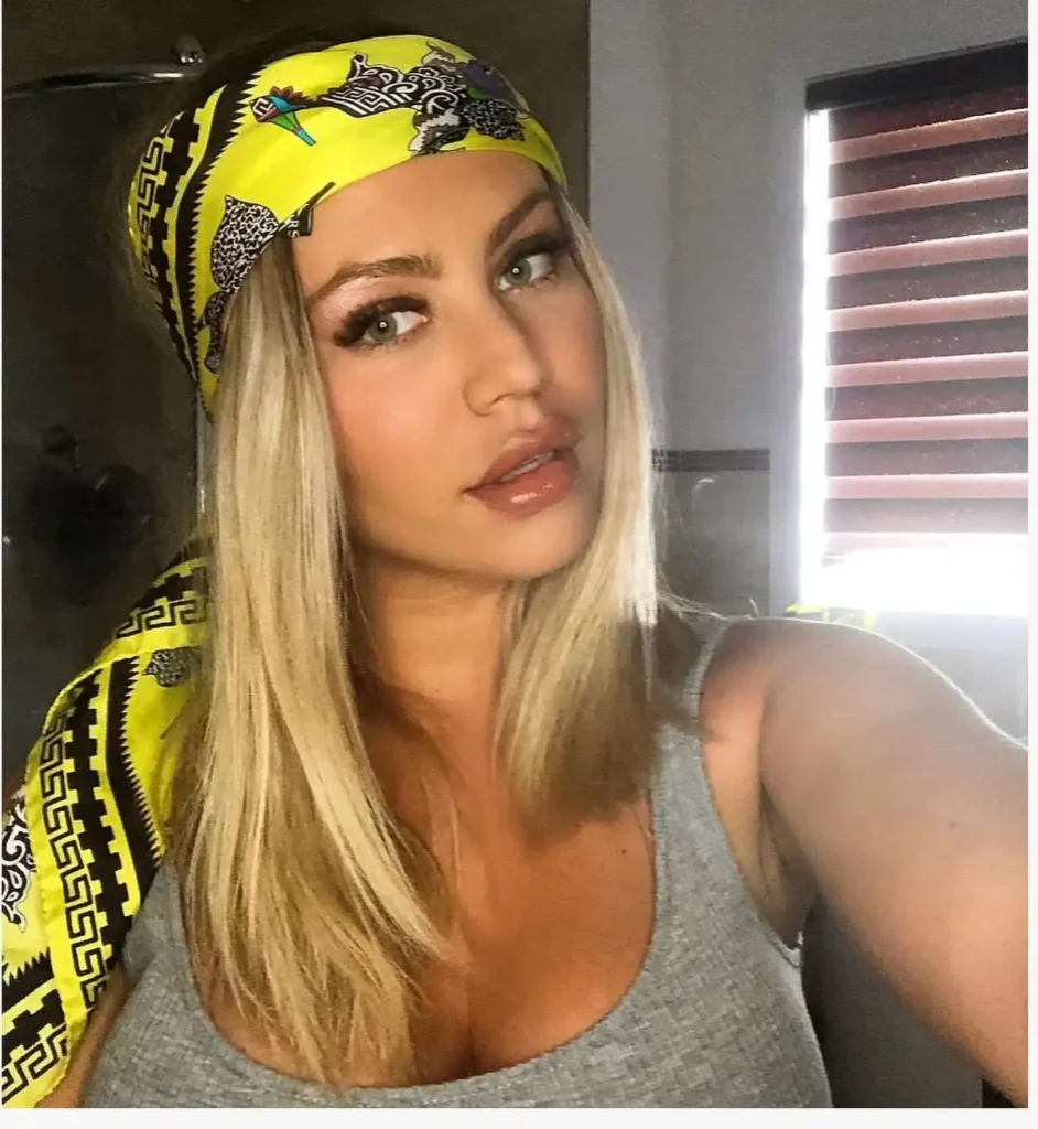 17 Scarf Hairstyles Ideas That Make Bad Hair Days Look Expensive 4 Scarf Headband with Loose Waves