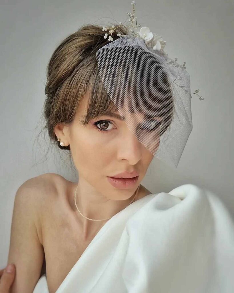 17 Short Hair Brides That Look Chic, Fresh, and Totally Wedding-Ready 13 Short Hair With Birdcage Veil