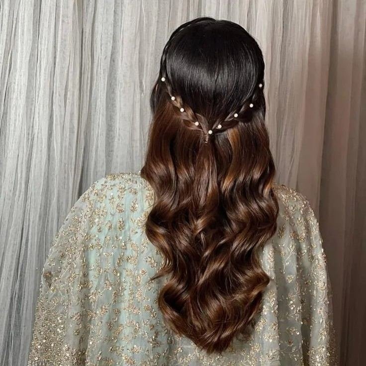 17 Short Hair Brides That Look Chic, Fresh, and Totally Wedding-Ready 2 Soft Wavy Bob With Pearl Pins