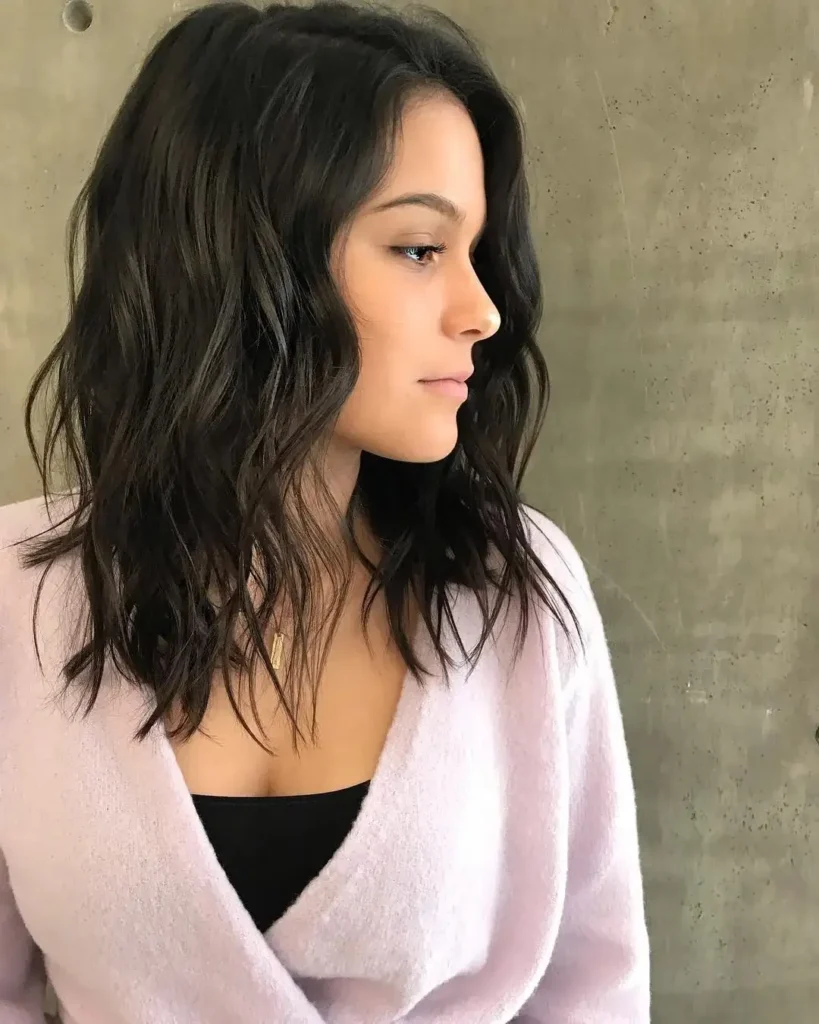 16 Medium Short Hair Ideas That Look Stylish and Easy to Maintain 13 Textured Lob
