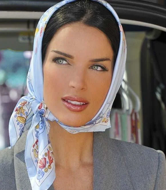 17 Scarf Hairstyles Ideas That Make Bad Hair Days Look Expensive 15 Vintage Hollywood Scarf Wrap