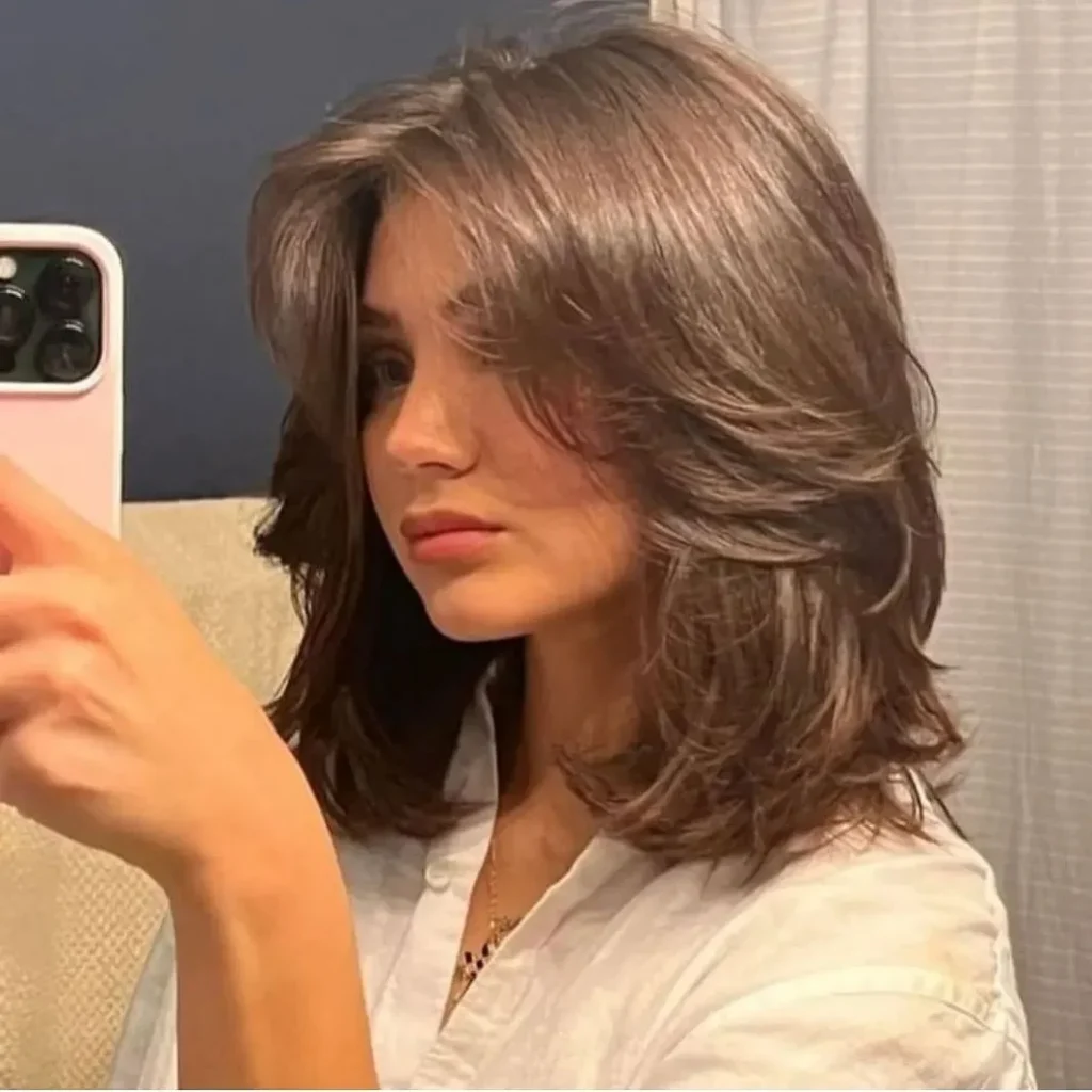 16 Medium Short Hair Ideas That Look Stylish and Easy to Maintain 4 Wavy Medium Short Hair for a Romantic Style