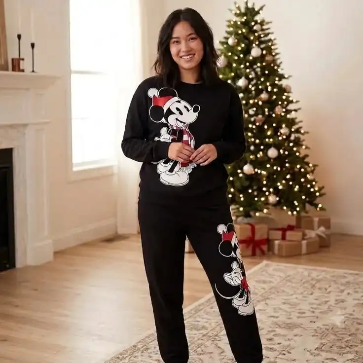 18 Disney Outfit Ideas That Look Magical Without Feeling Like a Costume 19 All Black Disney Lounge Set
