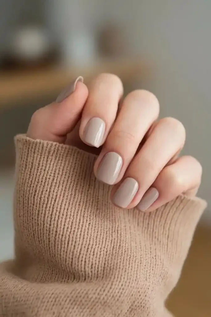 16 Simple Short Nails Ideas That Look Chic Without Trying Too Hard 8 Beige Short Nails