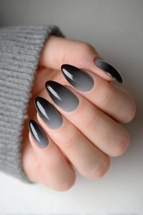 15 Short Ombre Nails Ideas That Look Expensive Without Trying Too Hard 11 Black Ombre Short Nails
