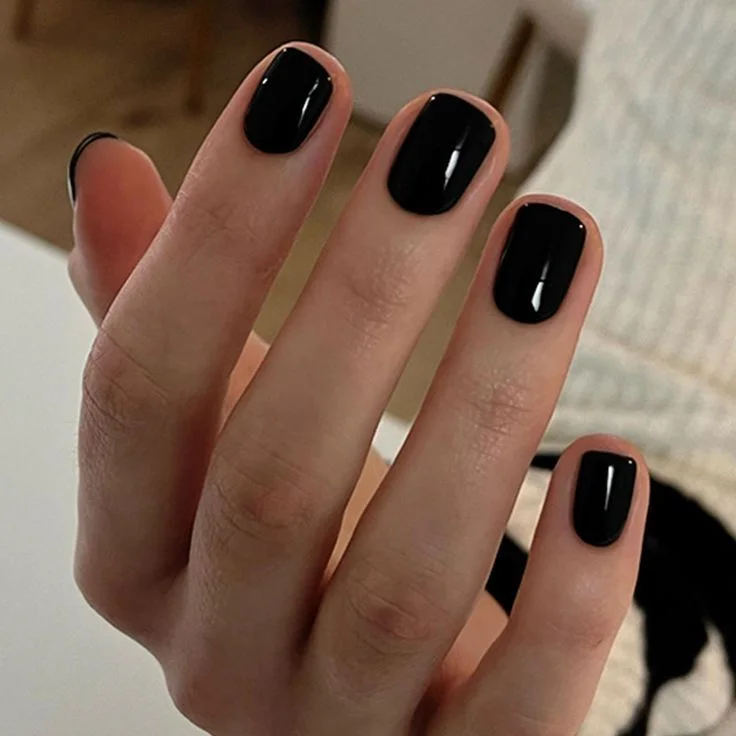 18 Really Short Nails Ideas That Prove Tiny Manicures Can Still Slay 11 Black Really Short Nails