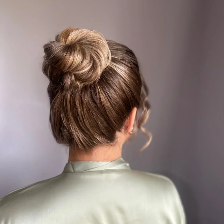 18 Work Hairstyles Ideas That Make You Look Polished Before Your Coffee Even Kicks In 14 Chic Top Knot