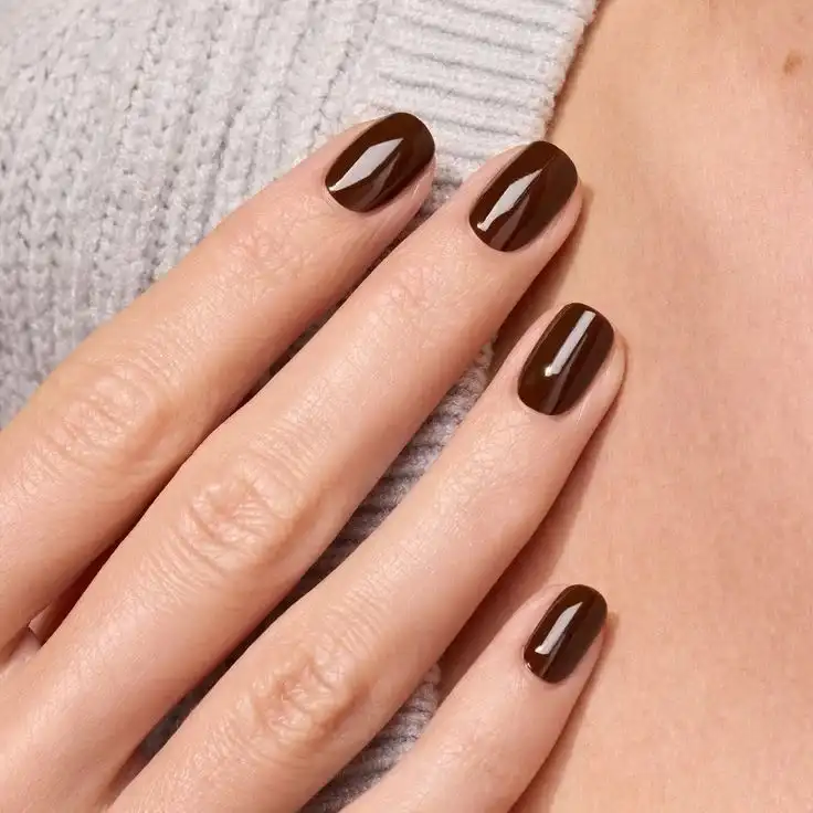 18 Really Short Nails Ideas That Prove Tiny Manicures Can Still Slay 8 Chocolate Brown Short Nails 1