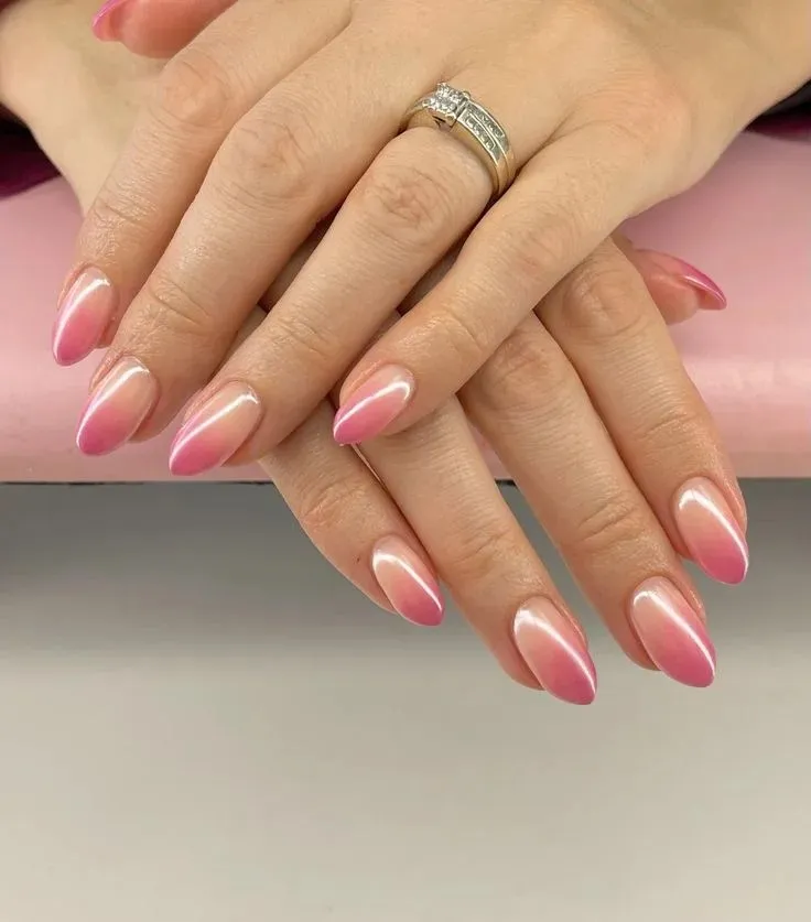 15 Short Ombre Nails Ideas That Look Expensive Without Trying Too Hard 12 Chrome Ombre Short Nails