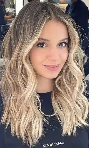 16 Blonde and Brown Hair Color Ideas That Look Expensive Without Trying Too Hard 2 Classic Bronde Balayage