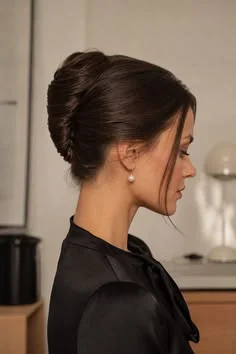 18 Work Hairstyles Ideas That Make You Look Polished Before Your Coffee Even Kicks In 4 Classic French Twist