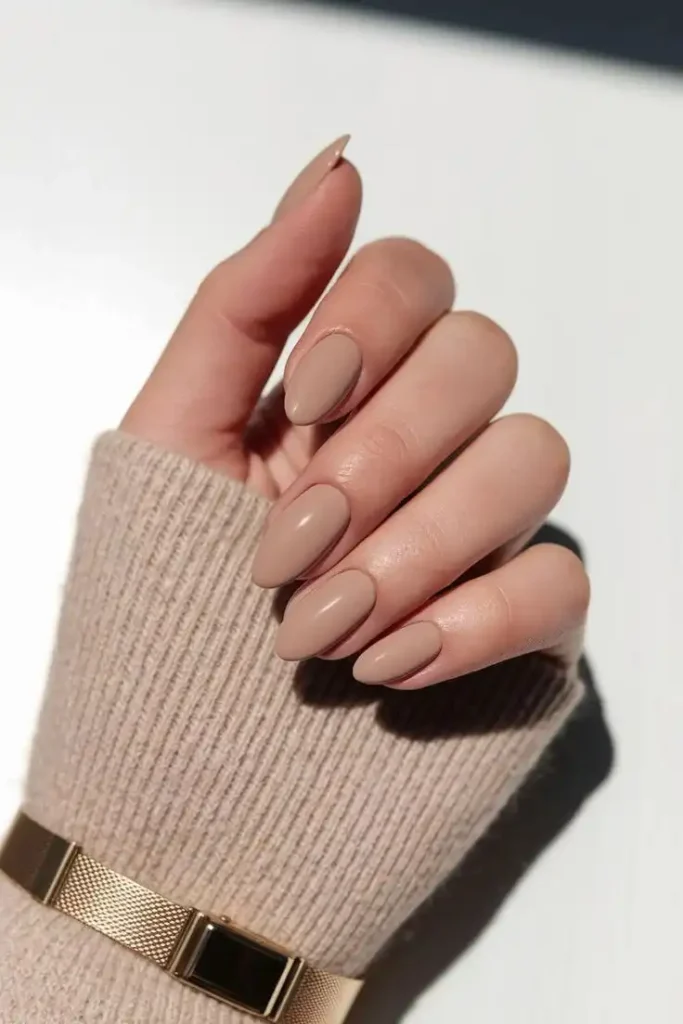 16 Classy Almond Nails That Make Every Outfit Look Expensive (Your New Everyday Nail Obsession) 2 Classic Nude Almond Nails