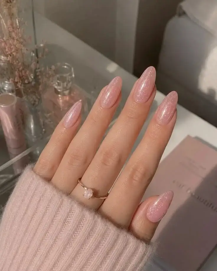 16 Classy Almond Nails That Make Every Outfit Look Expensive (Your New Everyday Nail Obsession) 17 Classy Almond Nails With Tiny Glitter