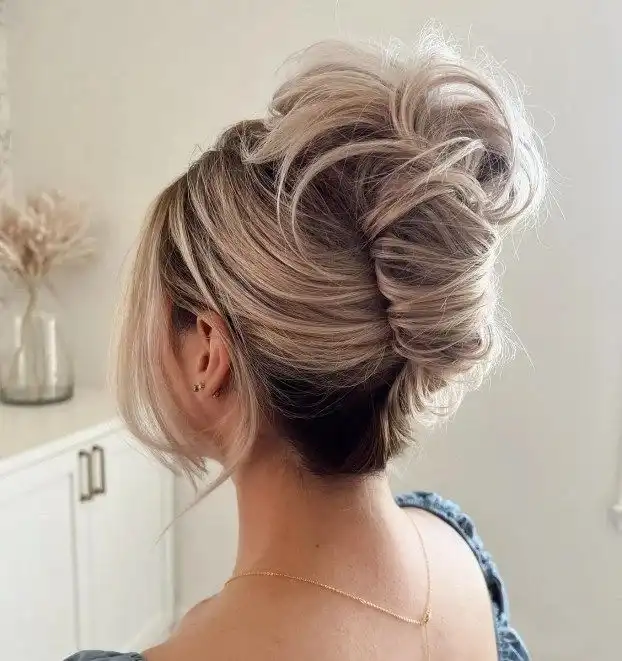 15 Short Hair Updo Ideas That Look Expensive, Effortless, and Ready in Minutes 10 French Twist Mini Version