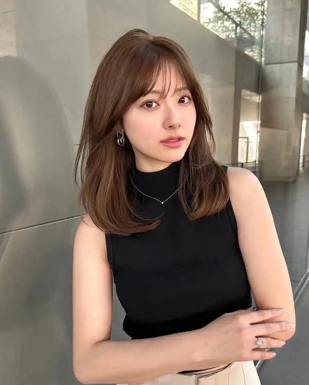 13 Hairstyles for Medium Length Hair That Are Effortlessly Chic (And Honestly So Easy to Recreate) 6 13 Hairstyles for Medium Length Hair That Are Effortlessly Chic (And Honestly So Easy to Recreate)